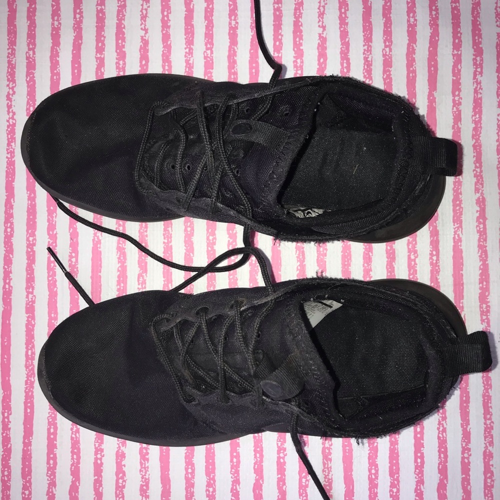 Nike tennis shoes